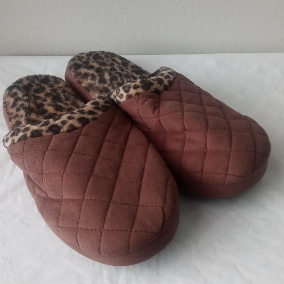 Totes-Isotoner Slippers